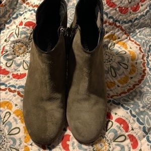 Beautiful Aquatalia suede boots sz 7.5
